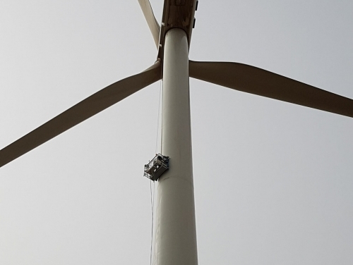 Diseño, fabricación y suministro de un equipo para la limpieza exterior de la torre de los aerogeneradores